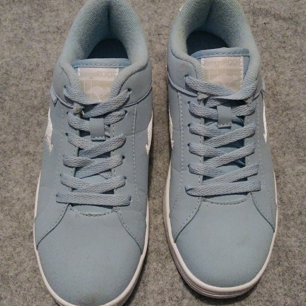 NWOT Women/Girl Sneakers